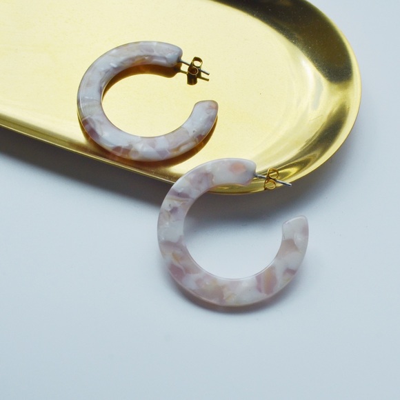 NWOT Madewell Marbled Resin Hoop Earrings Violet - Picture 2 of 5